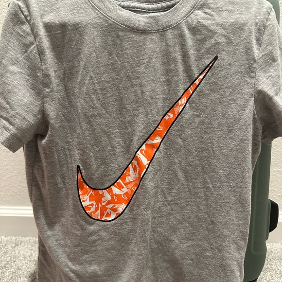Nike Tee - Picture 2 of 3